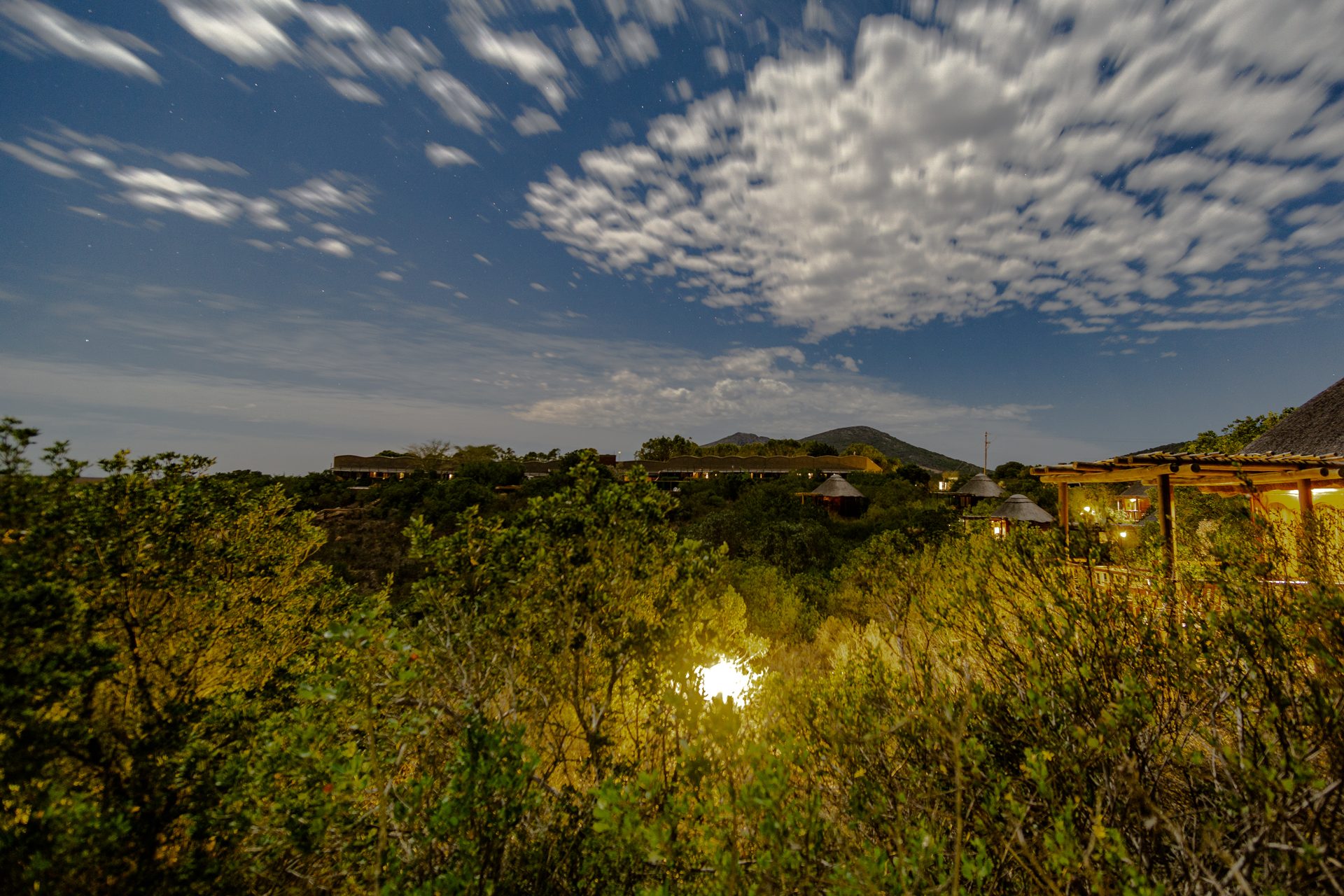 夜色中的非洲猎场 Lodge