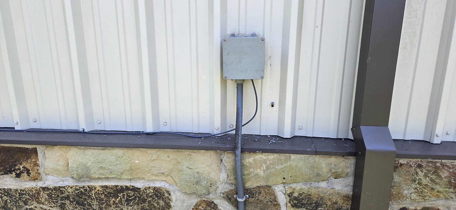 Exterior electrical and conduit on a metal building