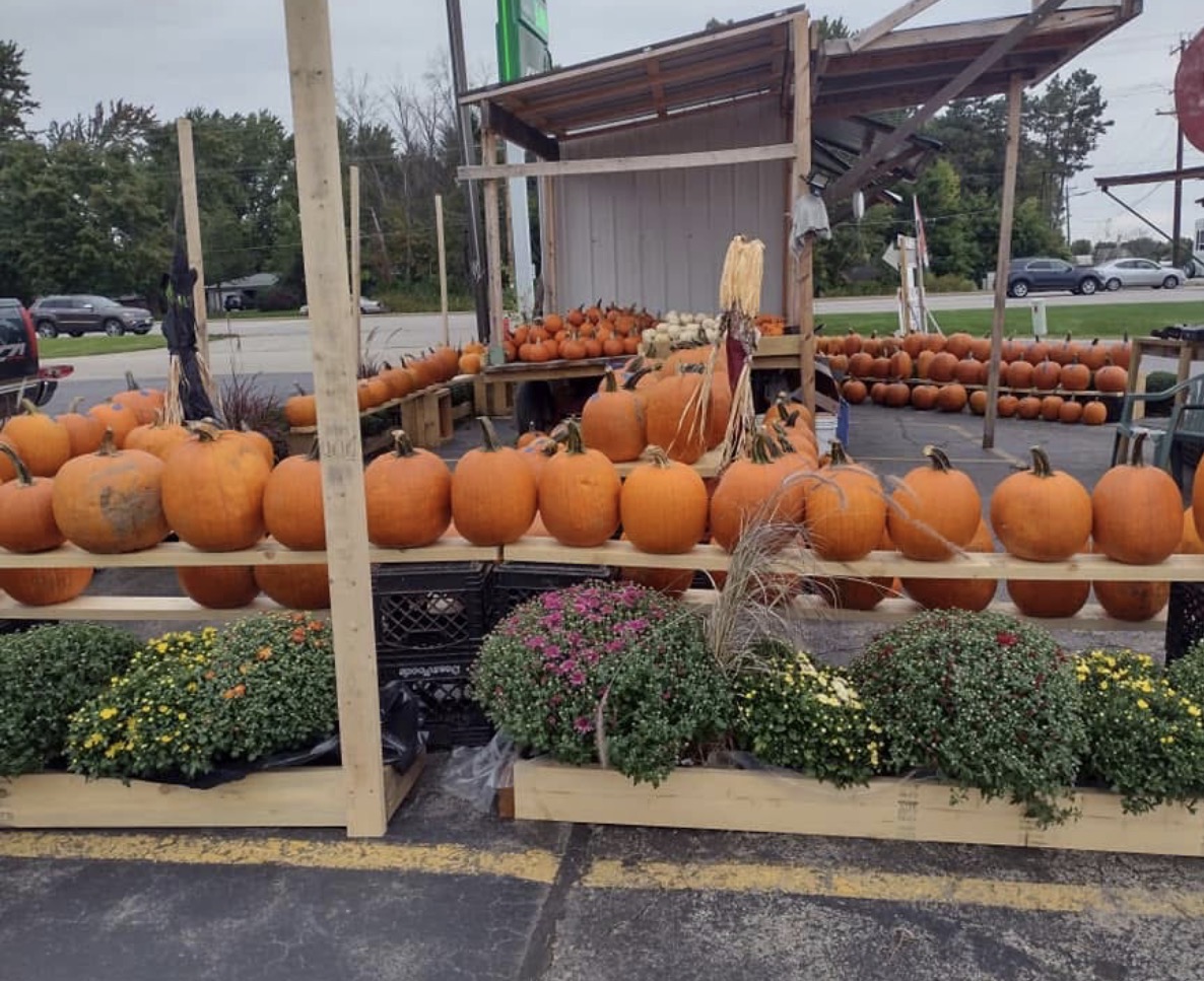 Fall in full swing at DJ's Fresh Market farm stand, Appleton