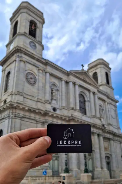 Ouverture porte claquée