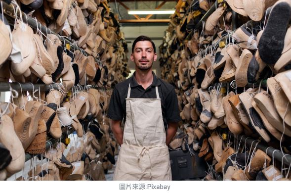 當關稅大刀高懸：AI筆記川普“暫緩”策略背後，美國中小企業的危機與求生之路