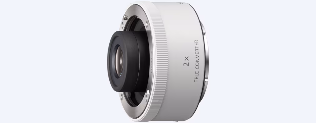 Cận cảnh Sony FE 2X Teleconverter khi được gắn vào ống kính