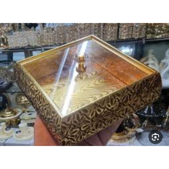 بونبونيرة تقديم ذهبية مربعة بغطاء