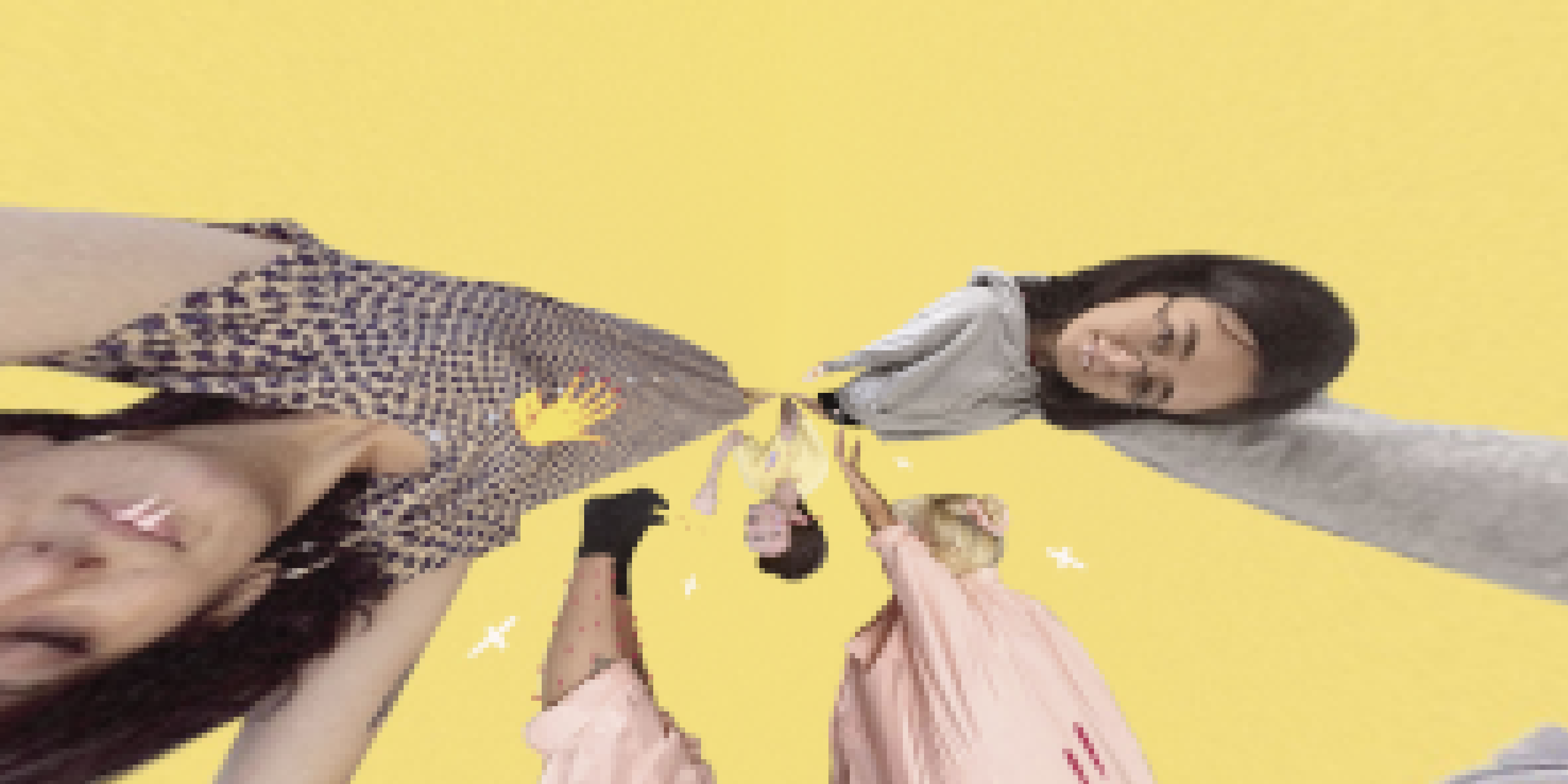 A slightly pixelated cover of AIKO EL GRUPO's album Va totalmente en serio, warped in a comical way